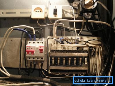 Често тело месинга заштићено је хромираним или никлованим слојем.