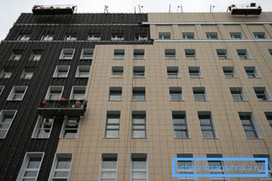 Нове куће изграђене су са обавезним временским усисавањем фасада. Нове куће изграђене су са обавезним временским усисавањем фасада.