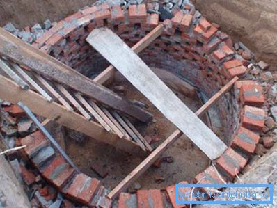 Оставите празнине између кундака за воду. Оставите празнине између кундака за воду.