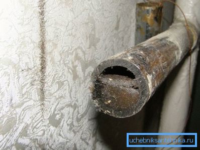 Периодично испирање је неопходно за грејање. Фотографија показује озбиљност проблема. Периодично испирање је неопходно за грејање. Фотографија показује озбиљност проблема.