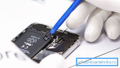 Прва ствар је потпуна демонтажа телефона Прва ствар је потпуна демонтажа телефона