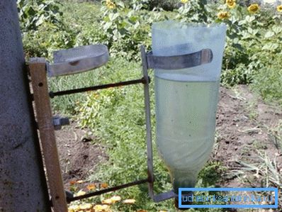 Пластична бочица - најједноставнија верзија домаћег умиваћа. Пластична бочица - најједноставнија верзија домаћег умиваћа.