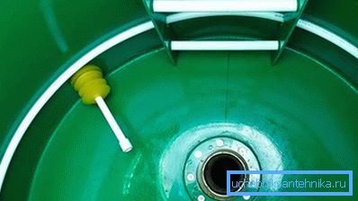 Уградња пластичне херметичке септичке јаме Уградња пластичне херметичке септичке јаме