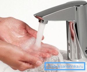 Зашто цеви зури када отворите славину топлом или хладном водом Зашто цеви зури када отворите славину топлом или хладном водом