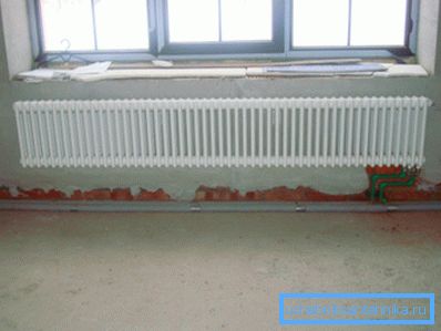 Под широким прозором, широки радијатор би био прикладан. Под широким прозором, широки радијатор би био прикладан.