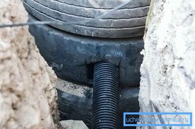 Сумирање цеви у септичка јама Сумирање цеви у септичка јама
