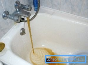 Повећани садржај гвожђа се понекад може идентификовати по зарђаној боји. Повећани садржај гвожђа се понекад може идентификовати по зарђаној боји.