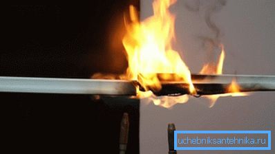 Када се опекло ПВЦ, отровни гас се ослобађа. Када се опекло ПВЦ, отровни гас се ослобађа.