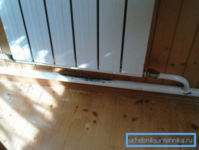 Када се ваздух исцеди у горњи део батерије, циркулација ће проћи кроз доњи колектор. Када се ваздух исцеди у горњи део батерије, циркулација ће проћи кроз доњи колектор.