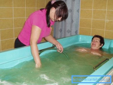 Прихватање процедура за воду са подводним масажним тушем Прихватање процедура за воду са подводним масажним тушем