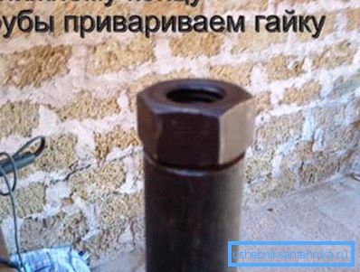 Завртите навртку до другог краја ручке. Завртите навртку до другог краја ручке.
