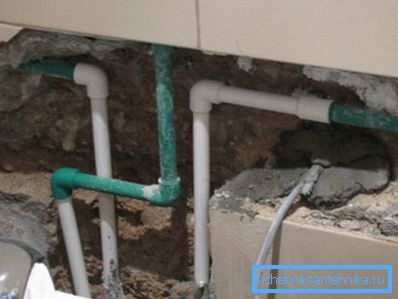 Постављање водовода у зид - није најбоља опција Постављање водовода у зид - није најбоља опција