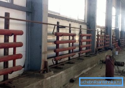 Индустријско грејање. Сви заварени регистри се користе као уређаји за грејање. Индустријско грејање. Сви заварени регистри се користе као уређаји за грејање.