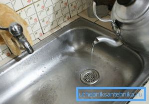 Исперите цеви топлом водом Исперите цеви топлом водом