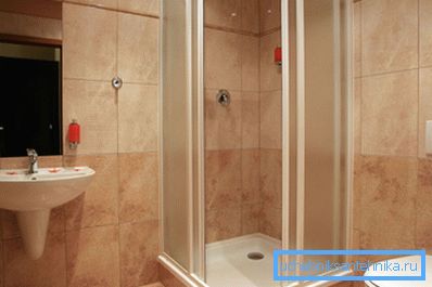 Најједноставнија отворена кабина са листовима клизних врата. Најједноставнија отворена кабина са листовима клизних врата.