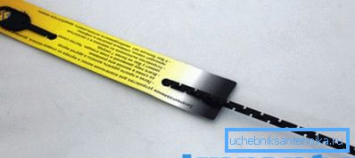 Једноставан уређај за уклањање косе и ситних остатака из одвода судопера. Једноставан уређај за уклањање косе и ситних остатака из одвода судопера.
