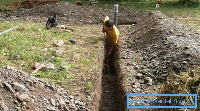 Копање ровова за постављање елемената снабдевања водом. Копање ровова за постављање елемената снабдевања водом.