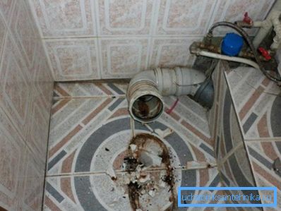 3968 Купатило након демонтаже тоалета