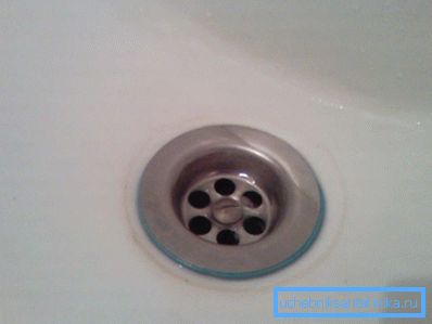Отпустити рупу у умиваонику. Отпустити рупу у умиваонику.