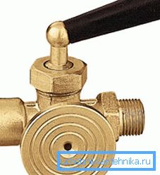 Специјални тространи вентил има платформу за уградњу манометра