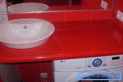 Глатка акрилна површина је одлична за купатило Глатка акрилна површина је одлична за купатило