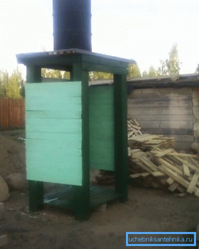 Типичан дизајн летњег туша са цевима.