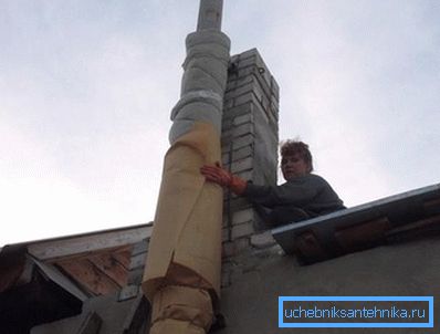 Цев је умотан слојем топлотног изолатора Цев је умотан слојем топлотног изолатора