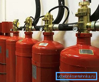 Препоручљиво је истовремено прикључити неколико котлова на котао. Препоручљиво је истовремено прикључити неколико котлова на котао.