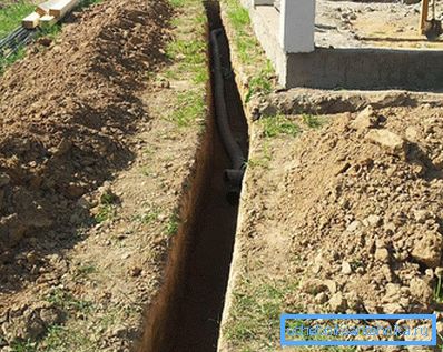 Полагање у дренажној цеви рова Полагање у дренажној цеви рова