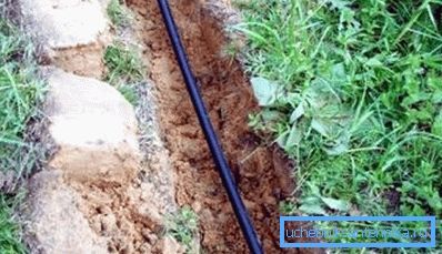 Поставили смо цев на пескову јастуку. Поставили смо цев на пескову јастуку.