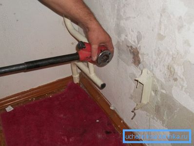 Инсталирање вијка умријети на ивици цјевовода Инсталирање вијка умријети на ивици цјевовода