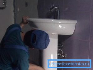 Инсталирање умиваоника с властитим рукама попут 