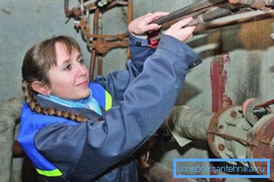 Поправљање одмора од челичних цеви захтева пуно напора. Поправљање одмора од челичних цеви захтева пуно напора.