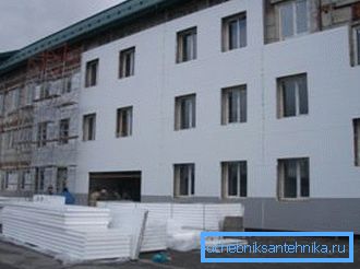 Загревање фасаде може смањити губитак топлоте за пола. Загревање фасаде може смањити губитак топлоте за пола.