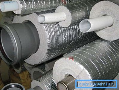 Изолација за канализацијске цијеви спремне за уградњу.