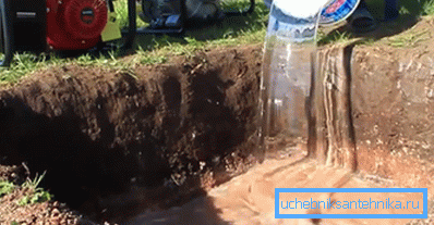 Најмање једна коцка воде треба ставити у јаму Најмање једна коцка воде треба ставити у јаму