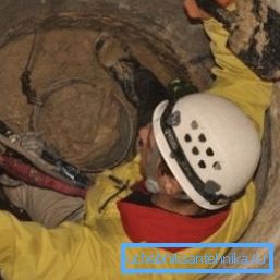 У зависности од врсте извора и његове дубине, чишћење је конвенционално подељено на неколико основних метода које се могу применити без учешћа вањских стручњака: У зависности од врсте извора и његове дубине, чишћење је конвенционално подељено на неколико основних метода које се могу применити без учешћа вањских стручњака: