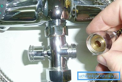 Купатилска славина се може поправити самостално.