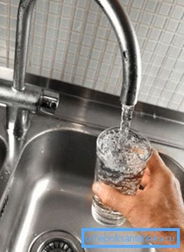 Вода из славине, која је прошла све фазе филтрације Вода из славине, која је прошла све фазе филтрације