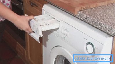 Вода се улива директно у овај одељак. Вода се улива директно у овај одељак.