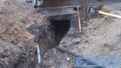 Улазак у кућу најбоље се врши на нивоу подрума или направити мали ископ под темељима Улазак у кућу најбоље се врши на нивоу подрума или направити мали ископ под темељима