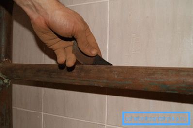 Брусите површину помоћу брусног папира Брусите површину помоћу брусног папира