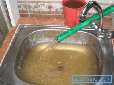 Челична вода у бунару захтева чишћење пре употребе. Челична вода у бунару захтева чишћење пре употребе.