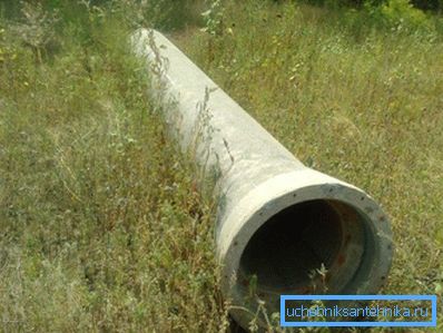 Ојачана бетонска конструкција за канализацију. Ојачана бетонска конструкција за канализацију.